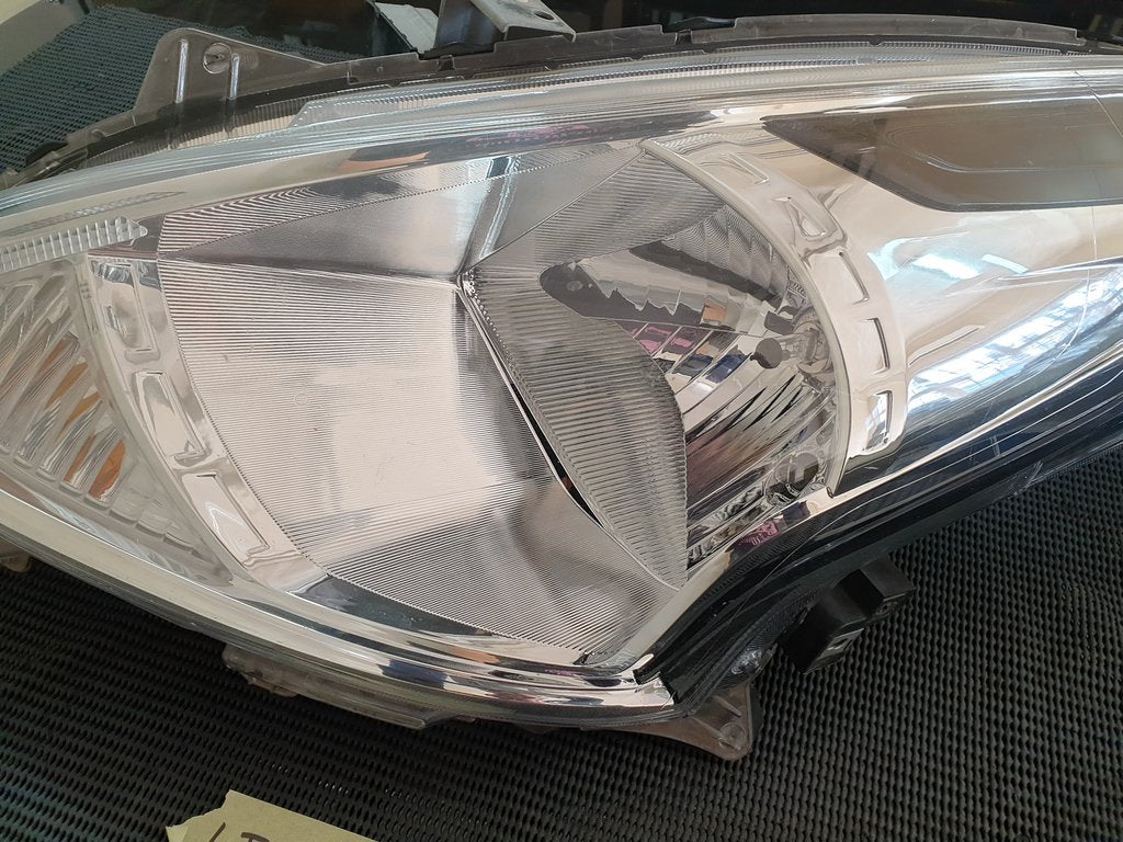 Nissan Almera 1.5 Left Headlight
