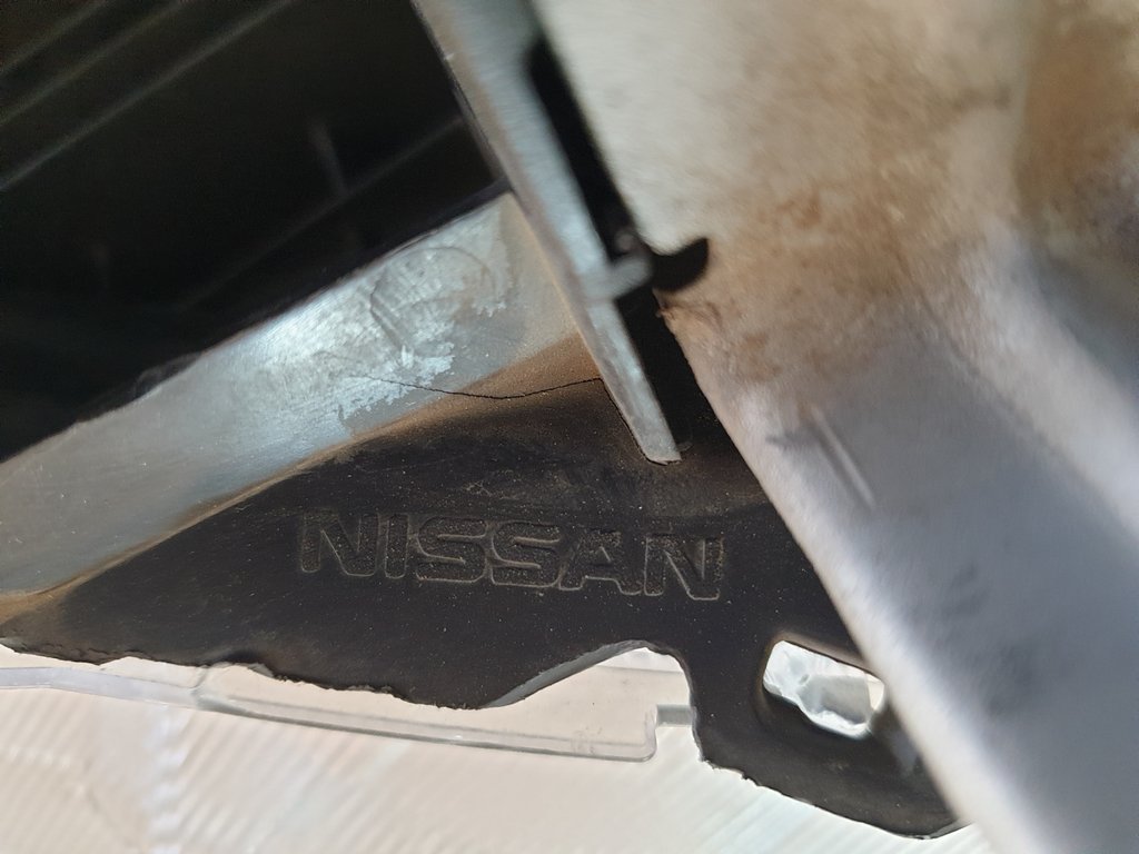 Nissan Almera 1.5 Left Headlight