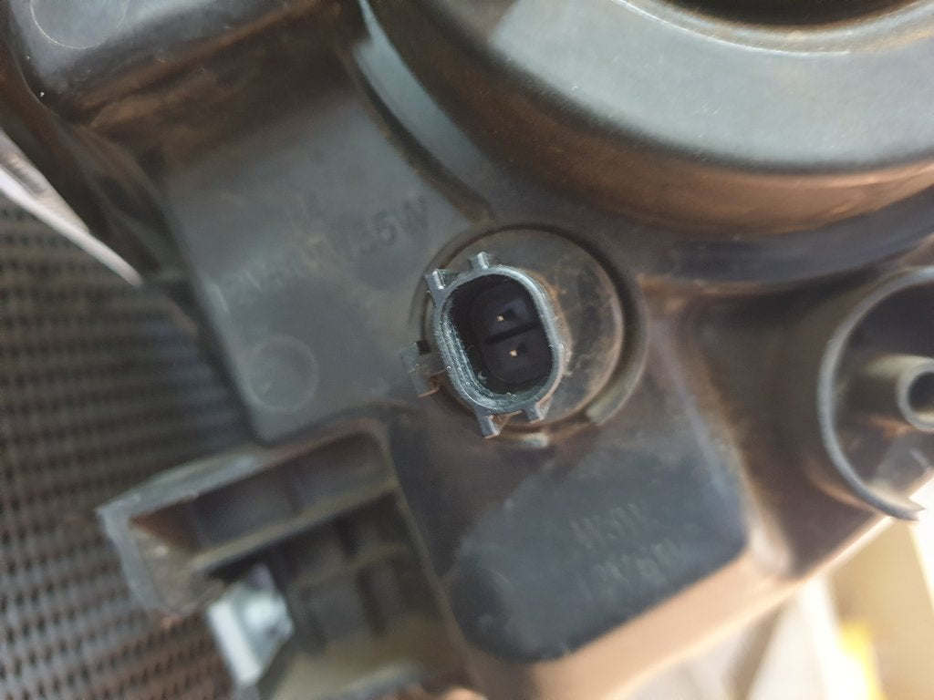 Nissan Almera 1.5 Left Headlight