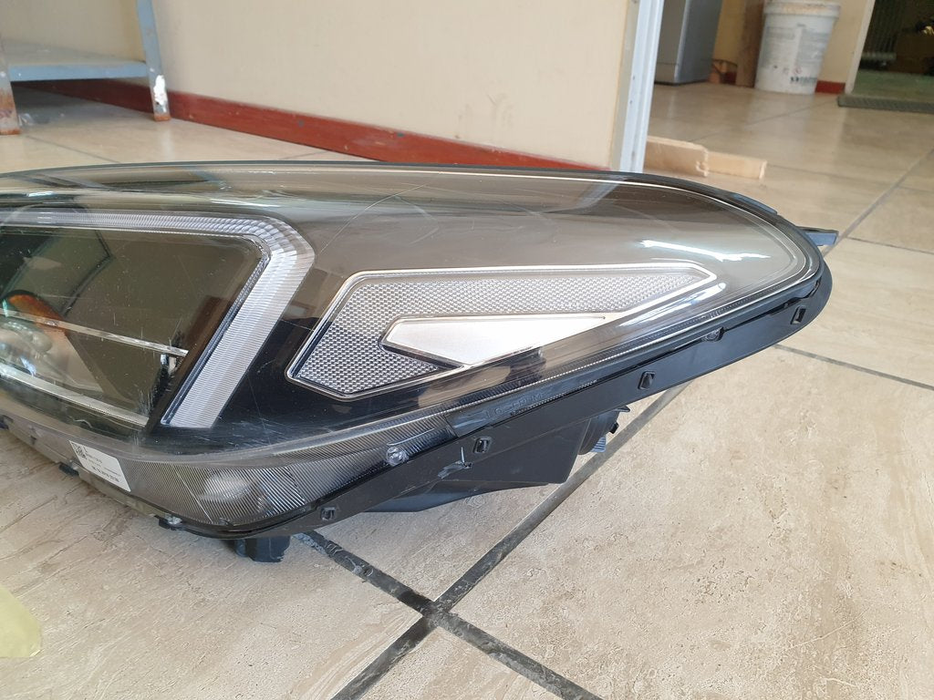 Hyundai Tucson Left Headlight
