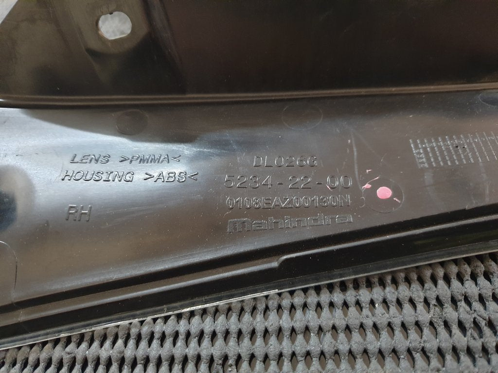 Mahindra KUV100 2016, 2017, 2018, 2019, 2020, 2021, 2022 Right Front Fender Indicator Light