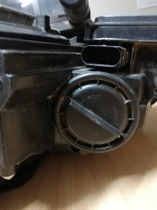 Mercedes-Benz C-Class W204, 2011 Right Headlight