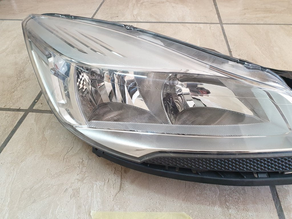 Ford Kuga 2 Right Headlight