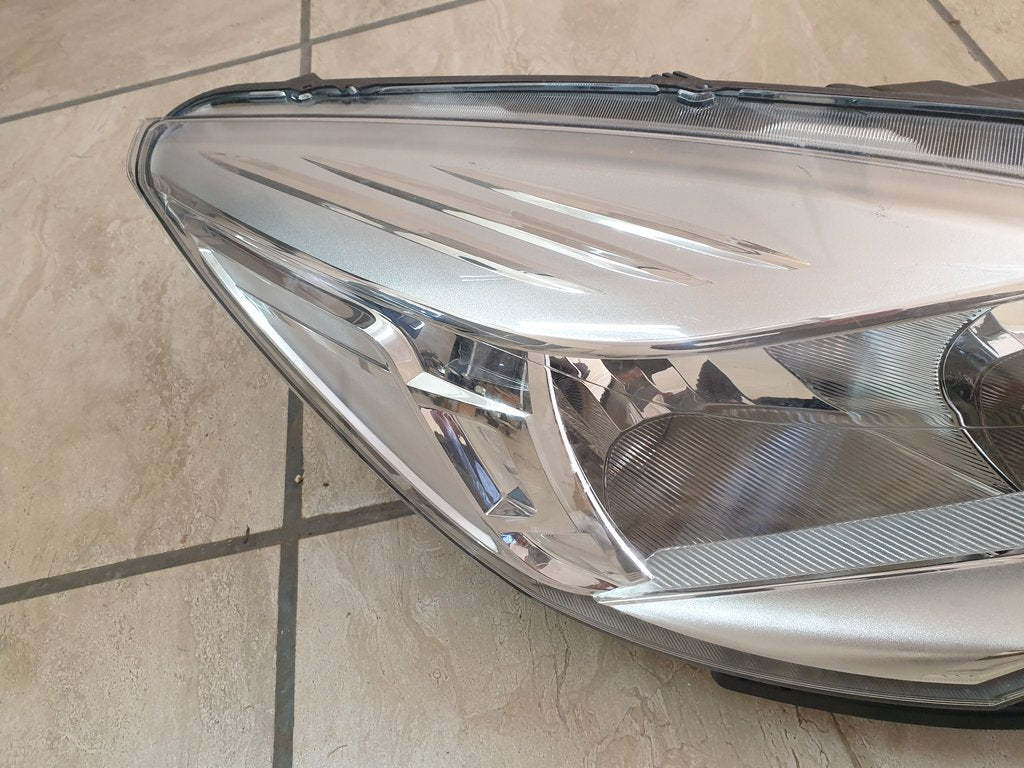 Ford Kuga 2 Right Headlight