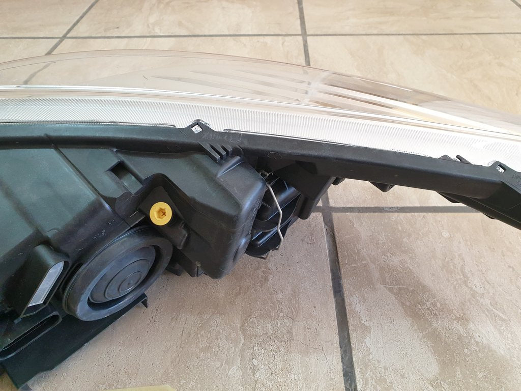 Ford Kuga 2 Right Headlight