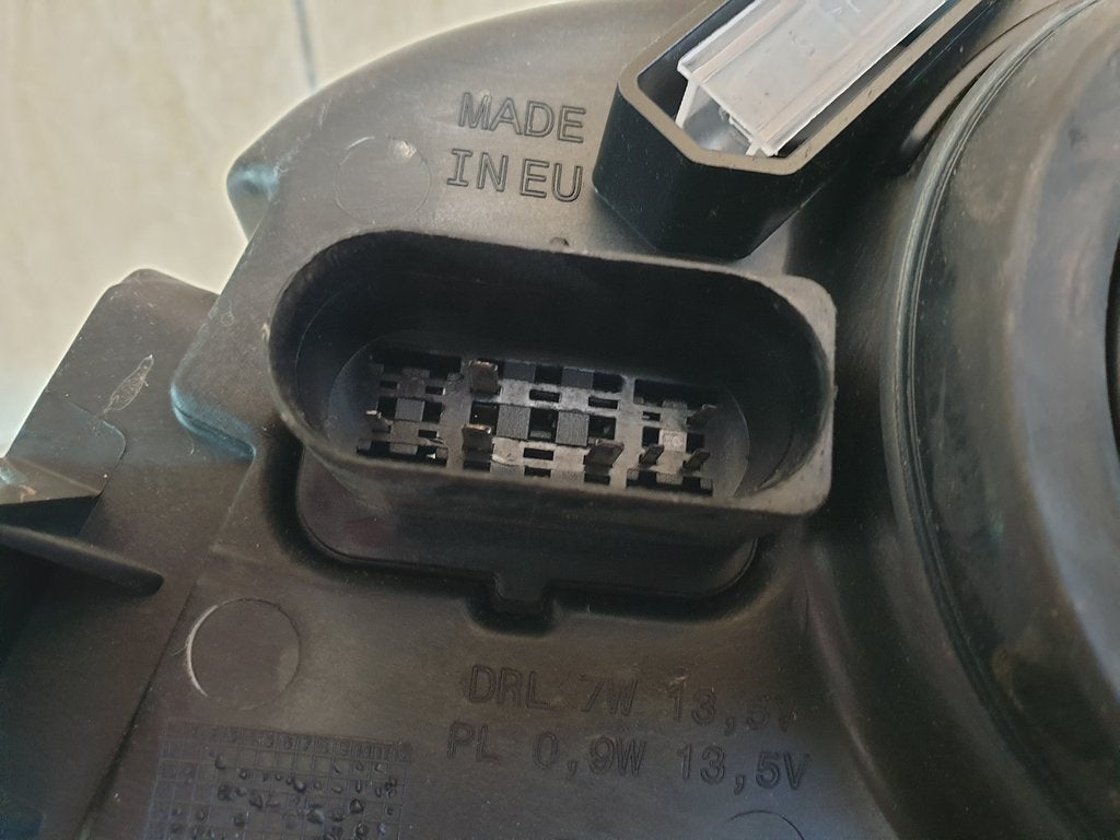 Ford Kuga 2 Right Headlight