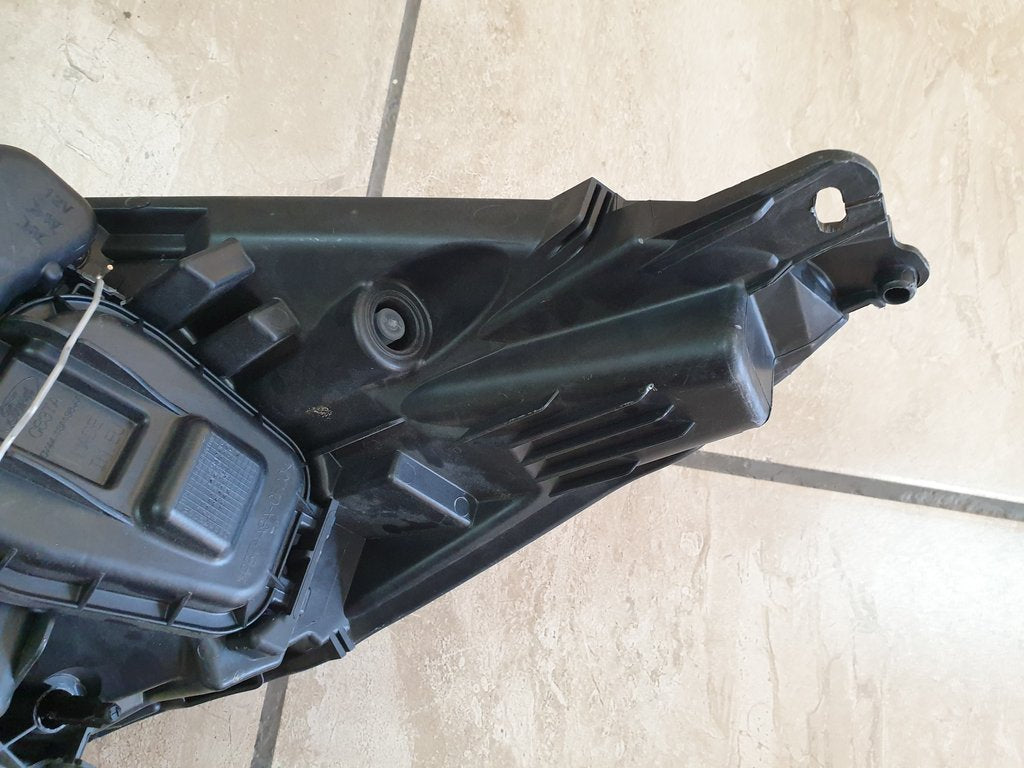 Ford Kuga 2 Right Headlight