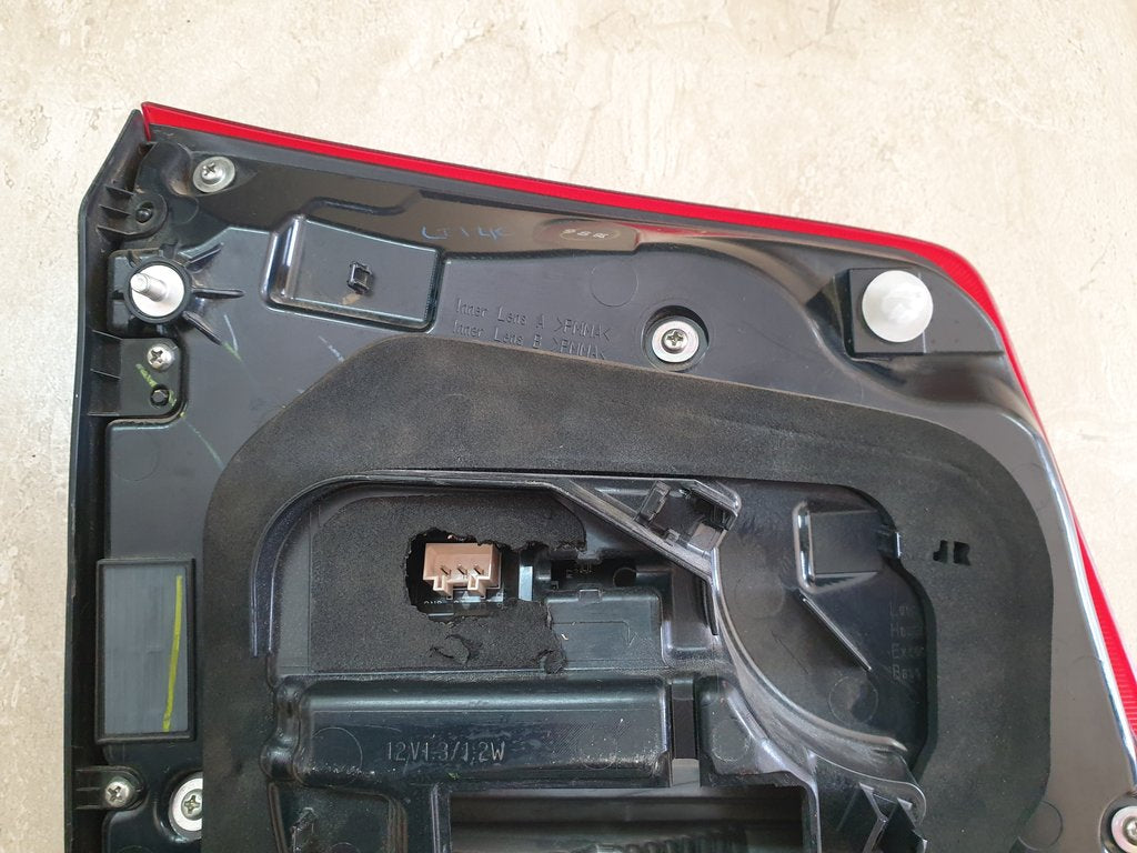 Toyota Land Cruiser 2015 Right Rear Taillight