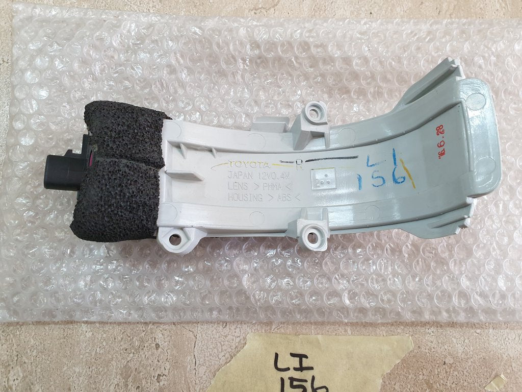 Toyota Hilux D4D Right Outer Mirror Indicator Light