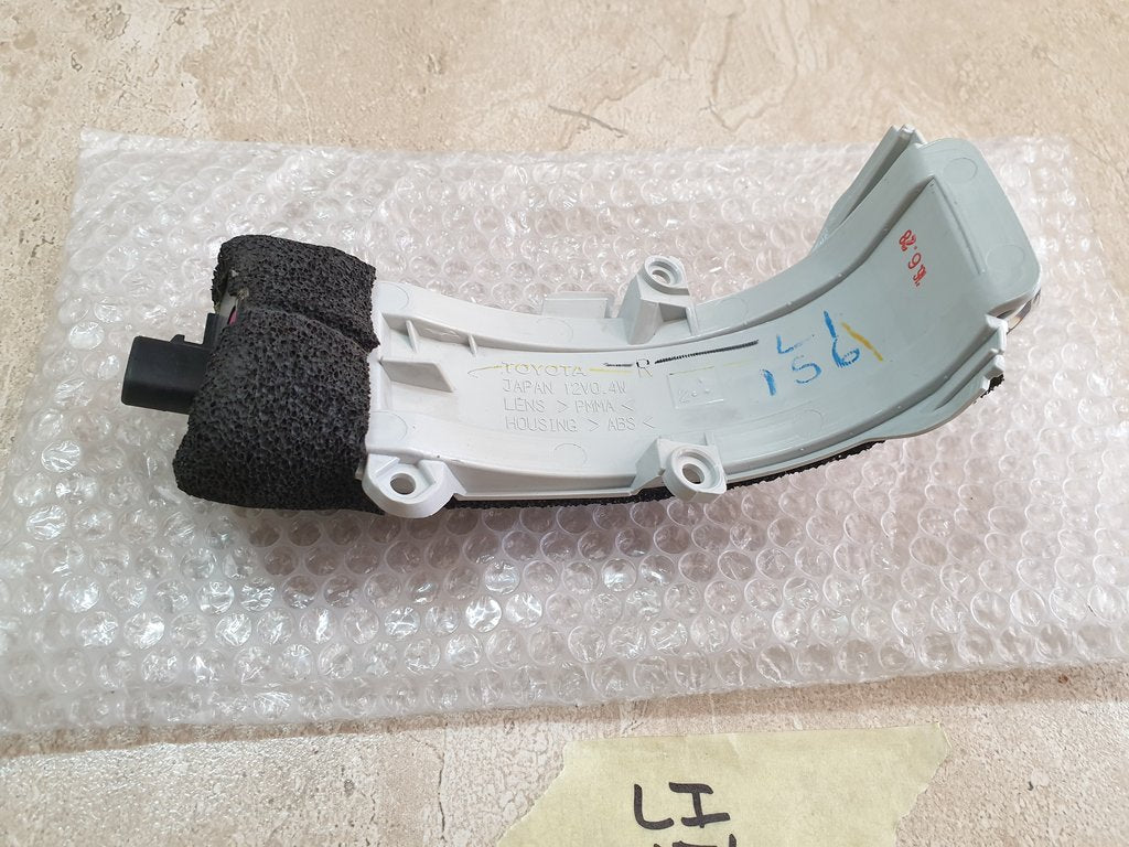 Toyota Hilux D4D Right Outer Mirror Indicator Light