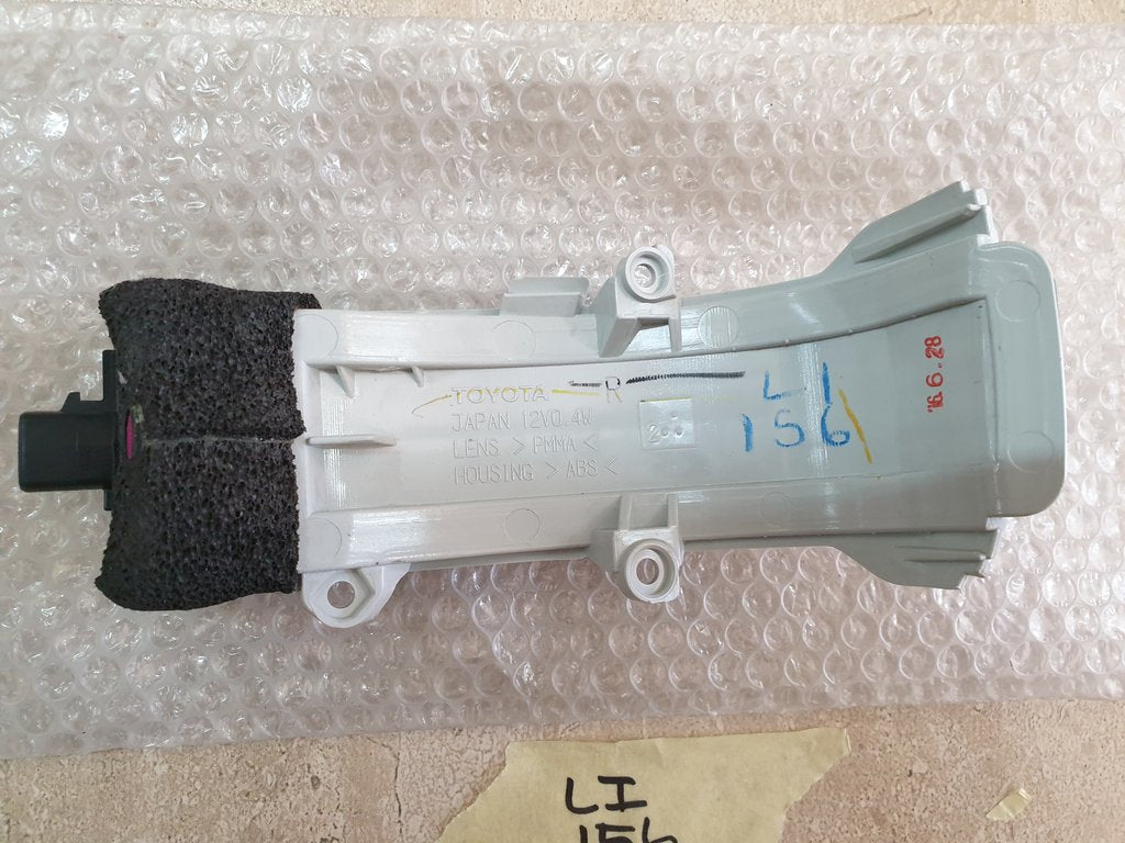 Toyota Hilux D4D Right Outer Mirror Indicator Light