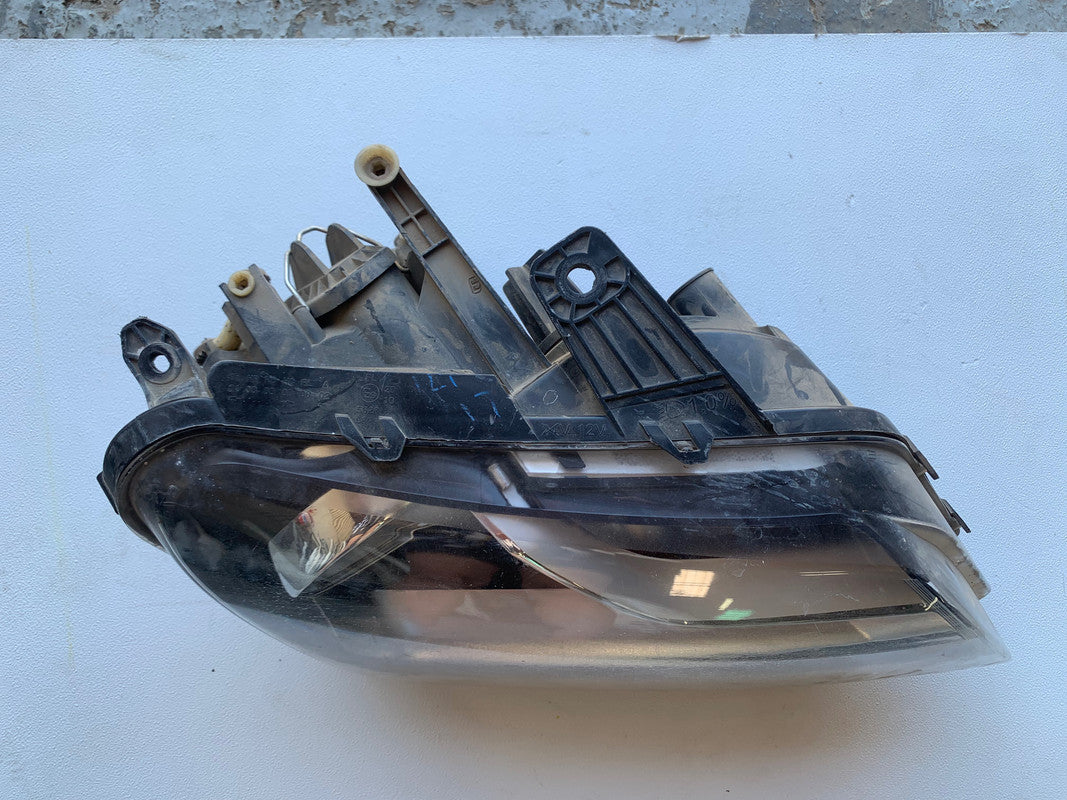 Volkswagen Amarok Right Headlight