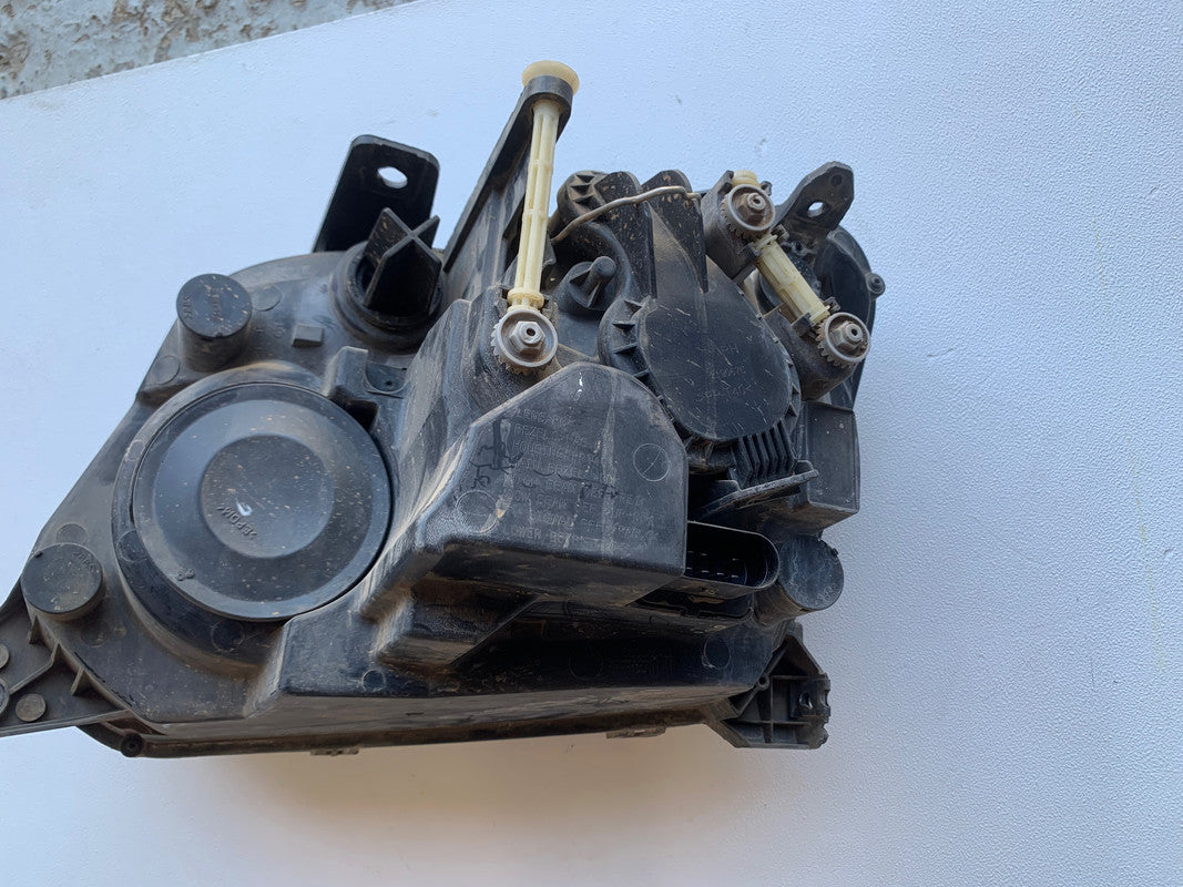 Volkswagen Amarok Right Headlight