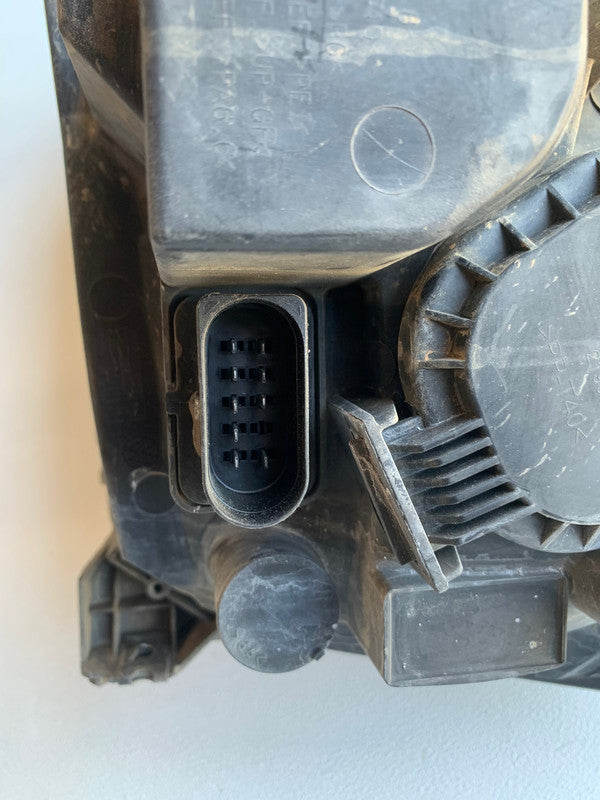 Volkswagen Amarok Right Headlight