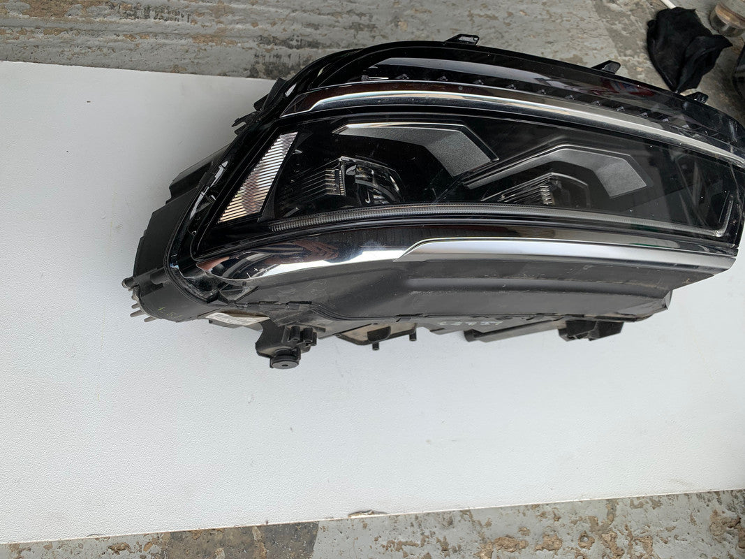 Volkswagen Tiguan Left Headlight