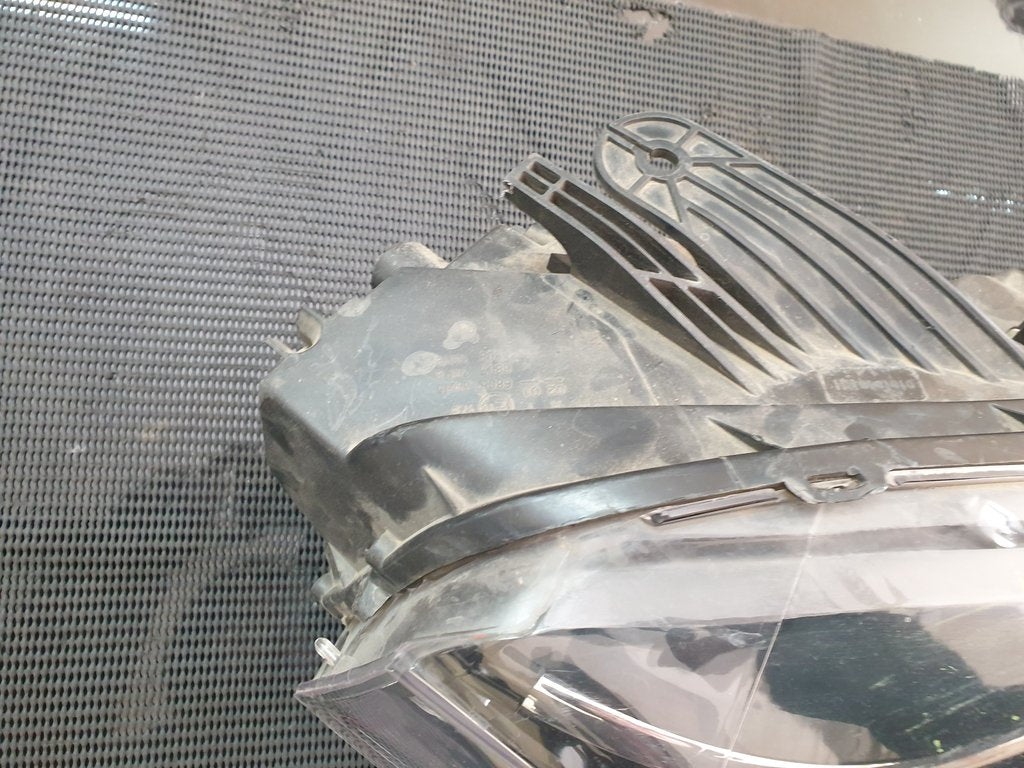 Mahindra Scorpio Right Headlight