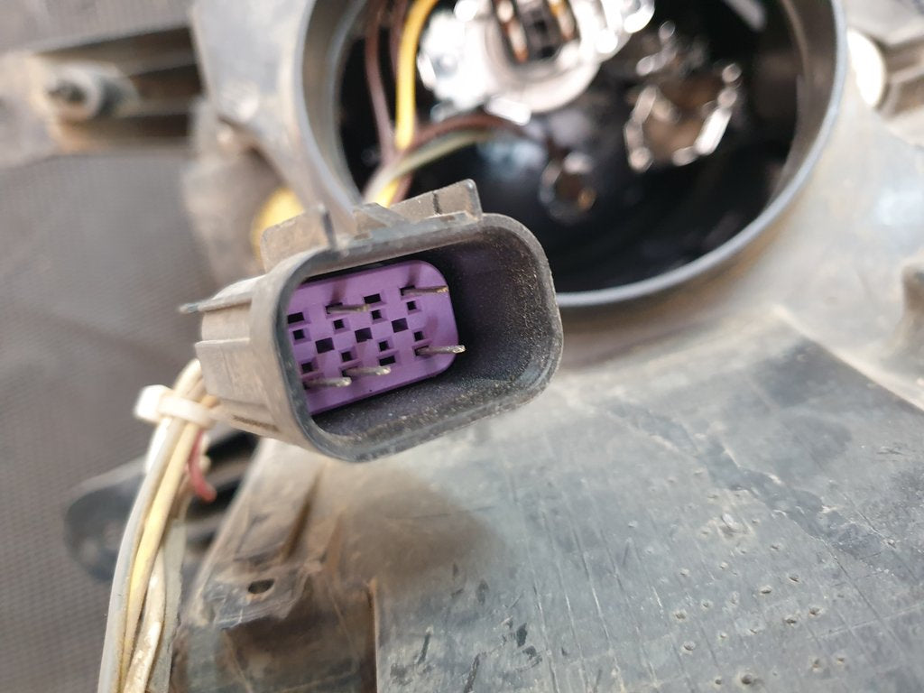 Mahindra Scorpio Right Headlight