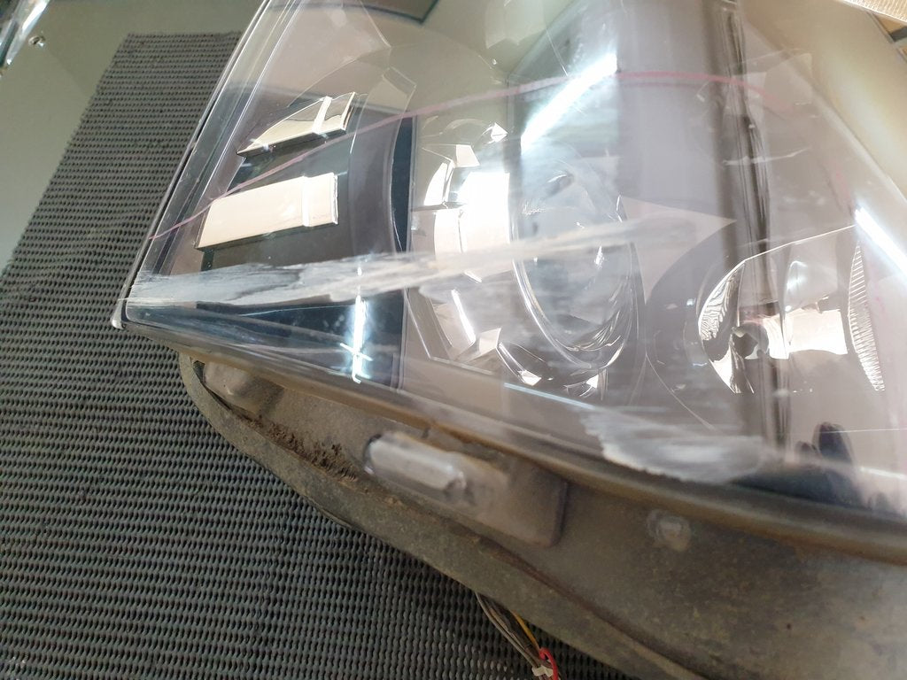 Mahindra Scorpion 2023, Xenon Right Headlight