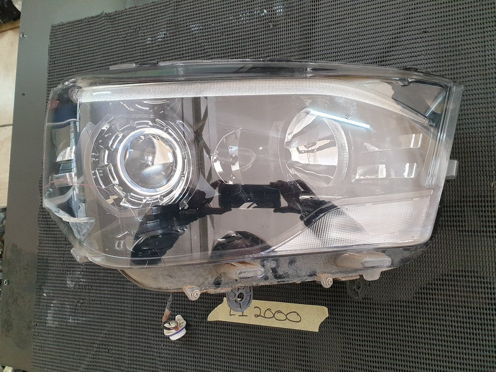 Mahindra Scorpion 2023, Xenon Right Headlight