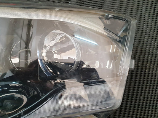 Mahindra Scorpion 2023, Xenon Right Headlight