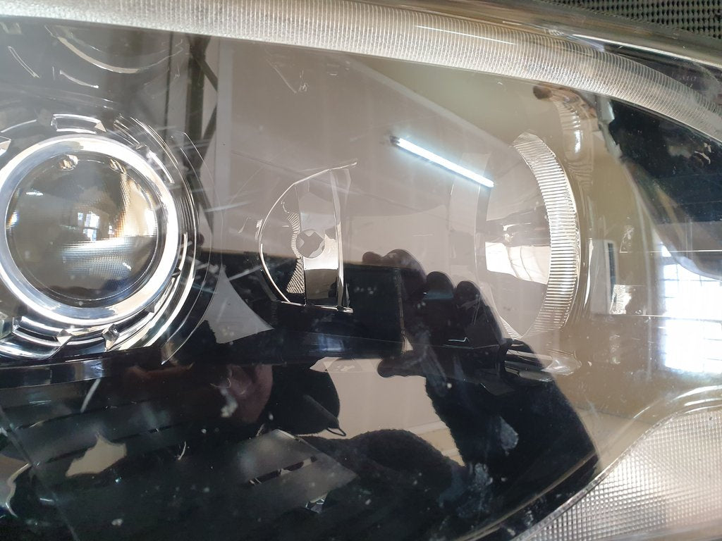 Mahindra Scorpion 2023, Xenon Right Headlight