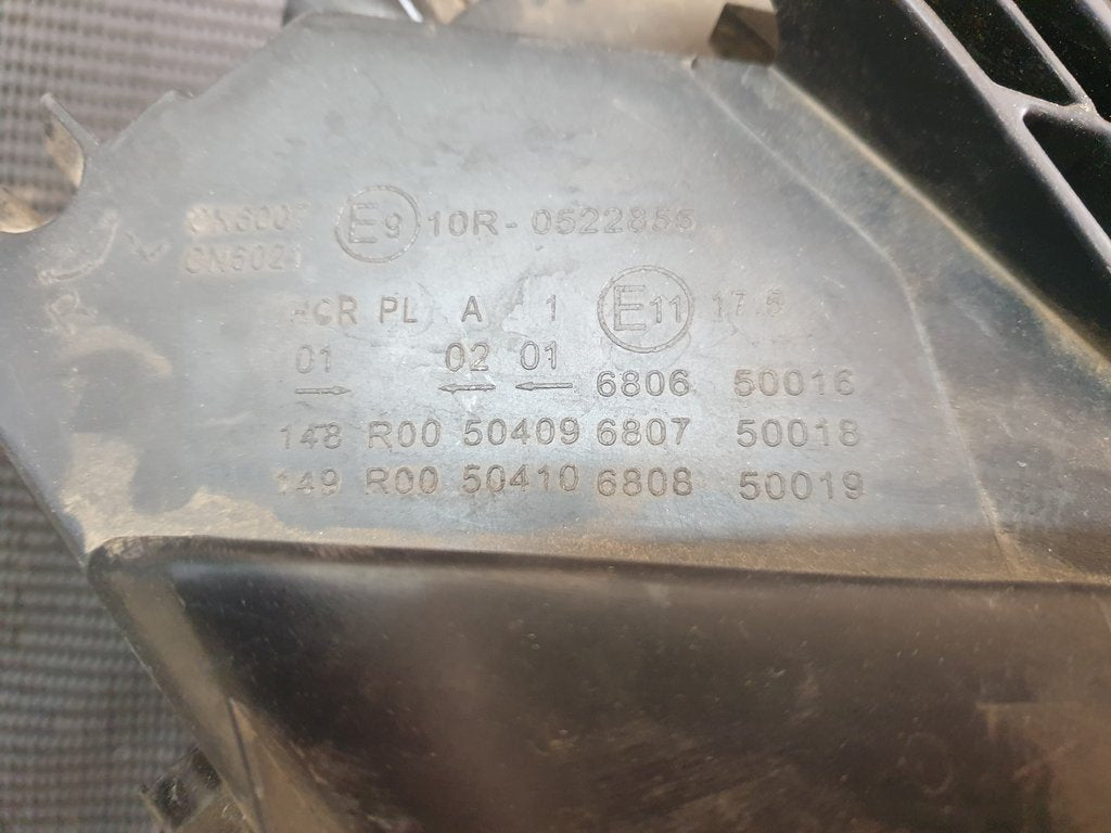 Mahindra Scorpion 2023, Xenon Right Headlight