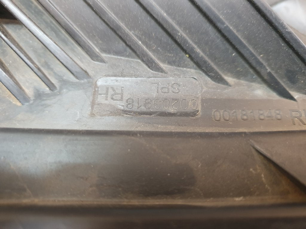 Mahindra Scorpion 2023, Xenon Right Headlight