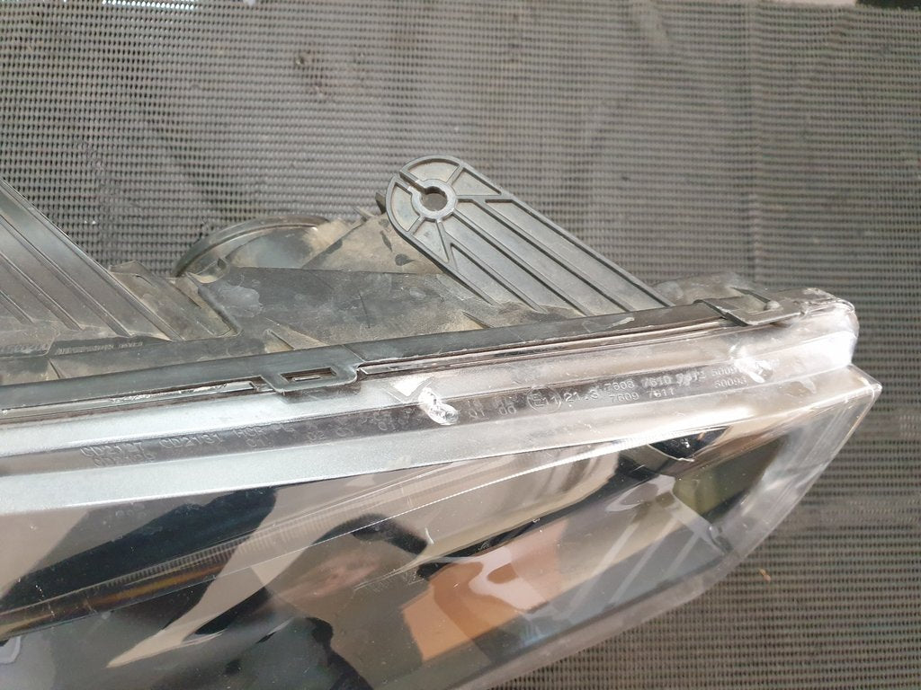 Mahindra Scorpion 2023, Xenon Right Headlight