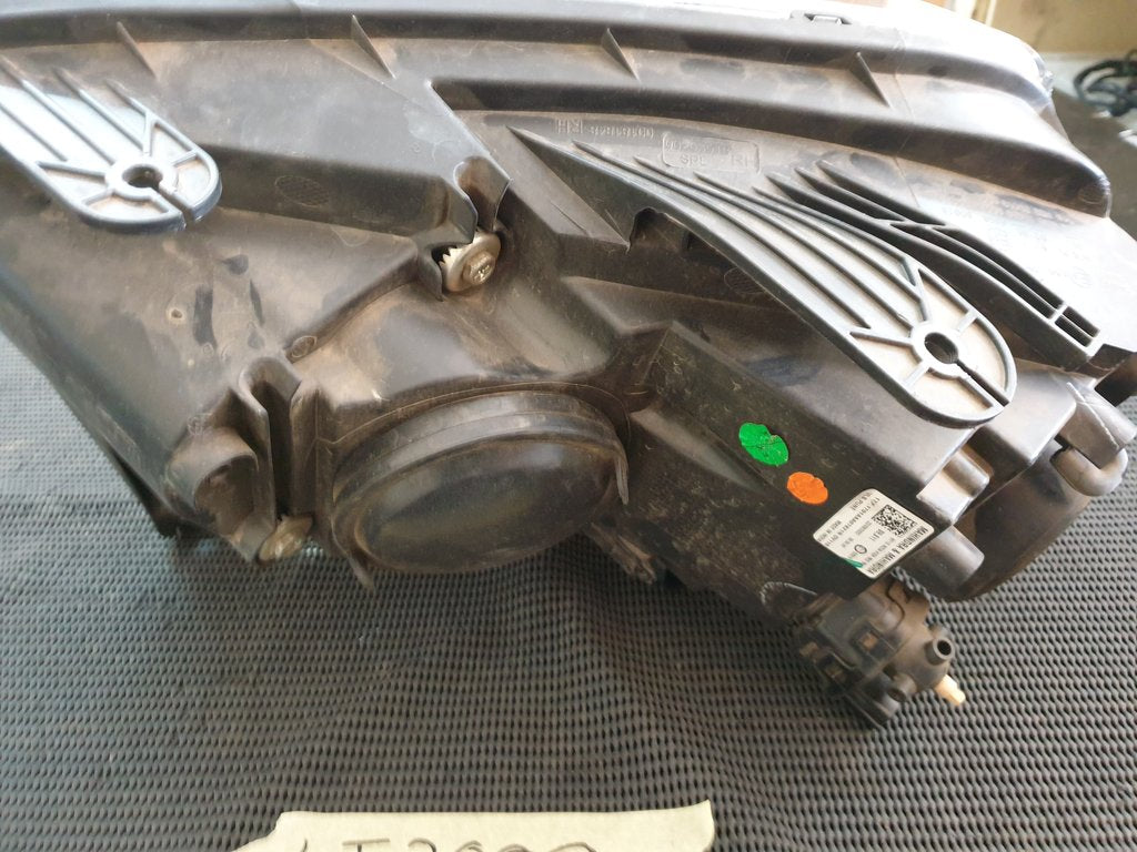 Mahindra Scorpion 2023, Xenon Right Headlight