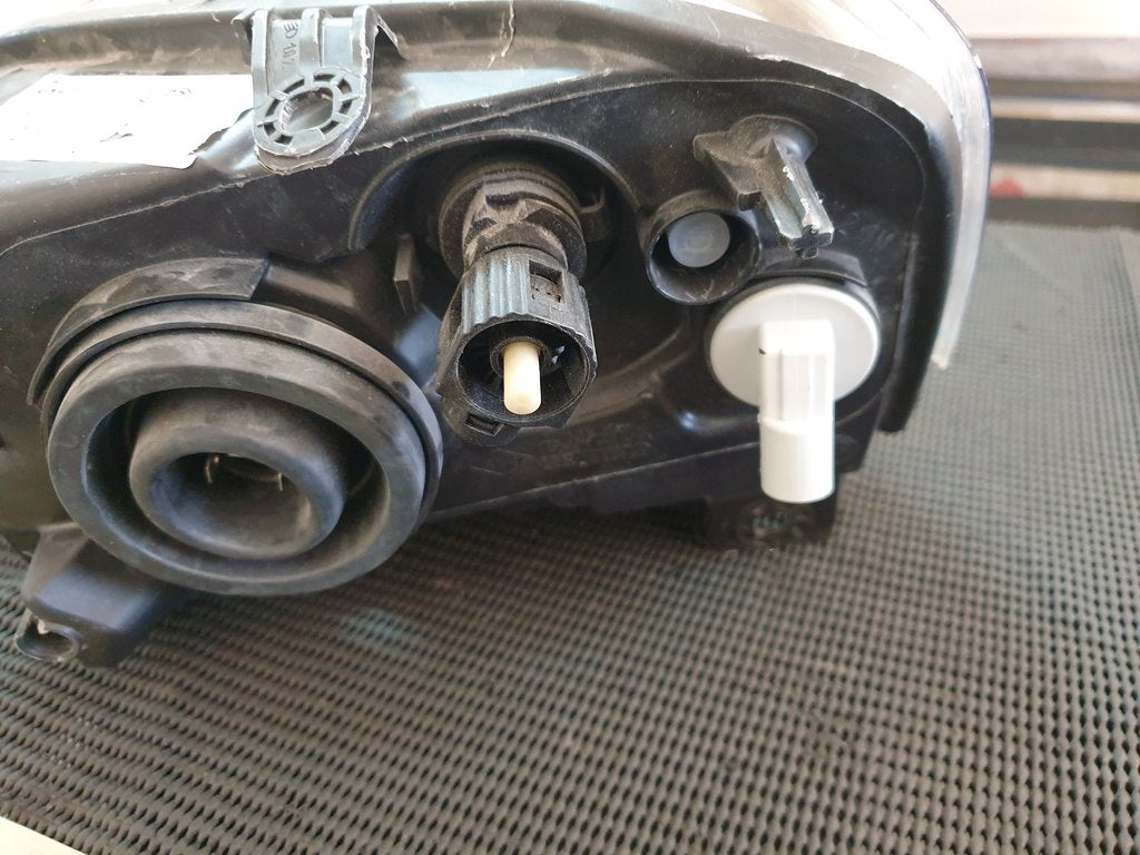 Nissan NP200 Right Headlight