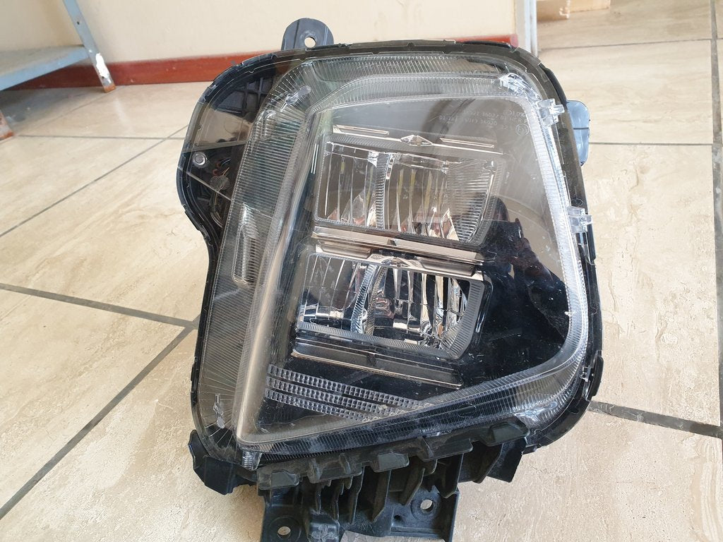 Hyundai Tucson 2022, 2023, 2024 Right Headlight
