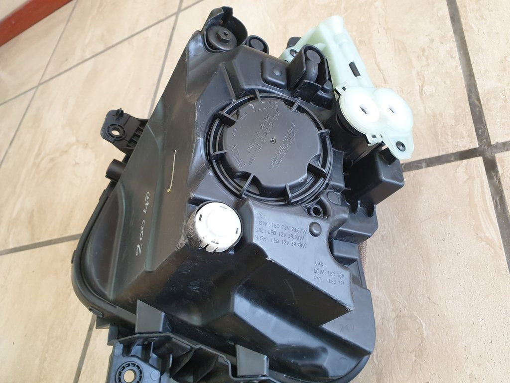 Hyundai Tucson 2022, 2023, 2024 Right Headlight
