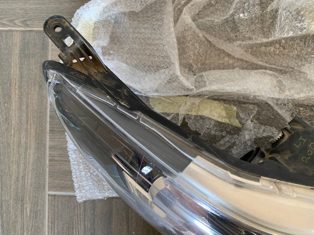 Toyota Hilux GD6, 2016, 2017, 2018, 2019, 2020, 2021 Right Headlight