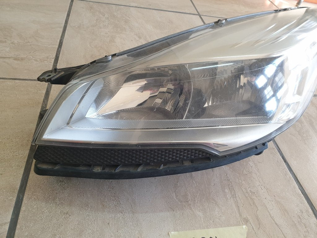 Ford Kuga 2 Left Headlight