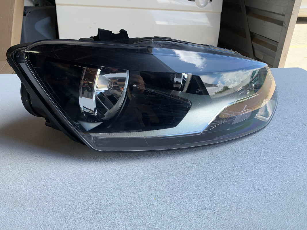 Volkswagen Polo Right Headlight