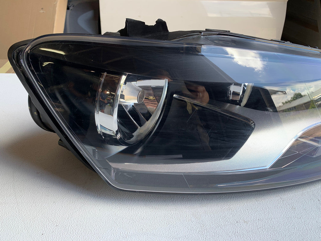 Volkswagen Polo Right Headlight
