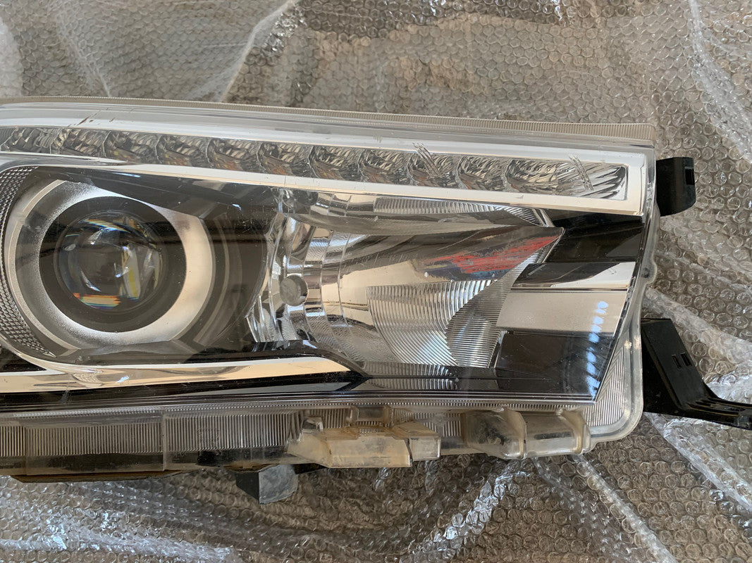 Toyota Hilux 2015, 2016, 2017, 2018 Right Headlight