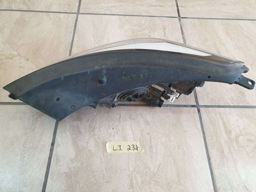 Hyundai Tucson 2016, 2017, 2018 Right Headlight