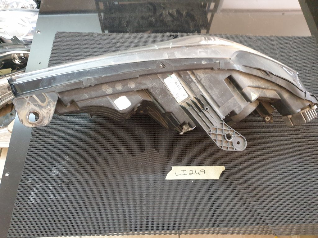 Alfa Romeo Stelvio Right Headlight
