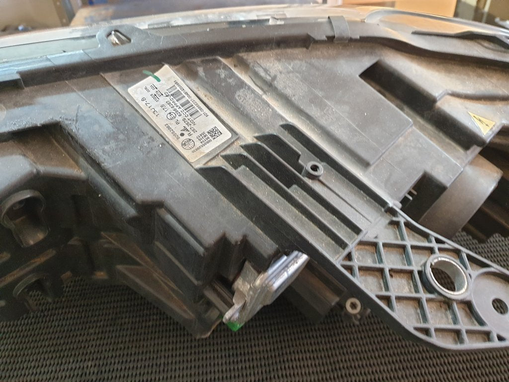 Alfa Romeo Stelvio Right Headlight