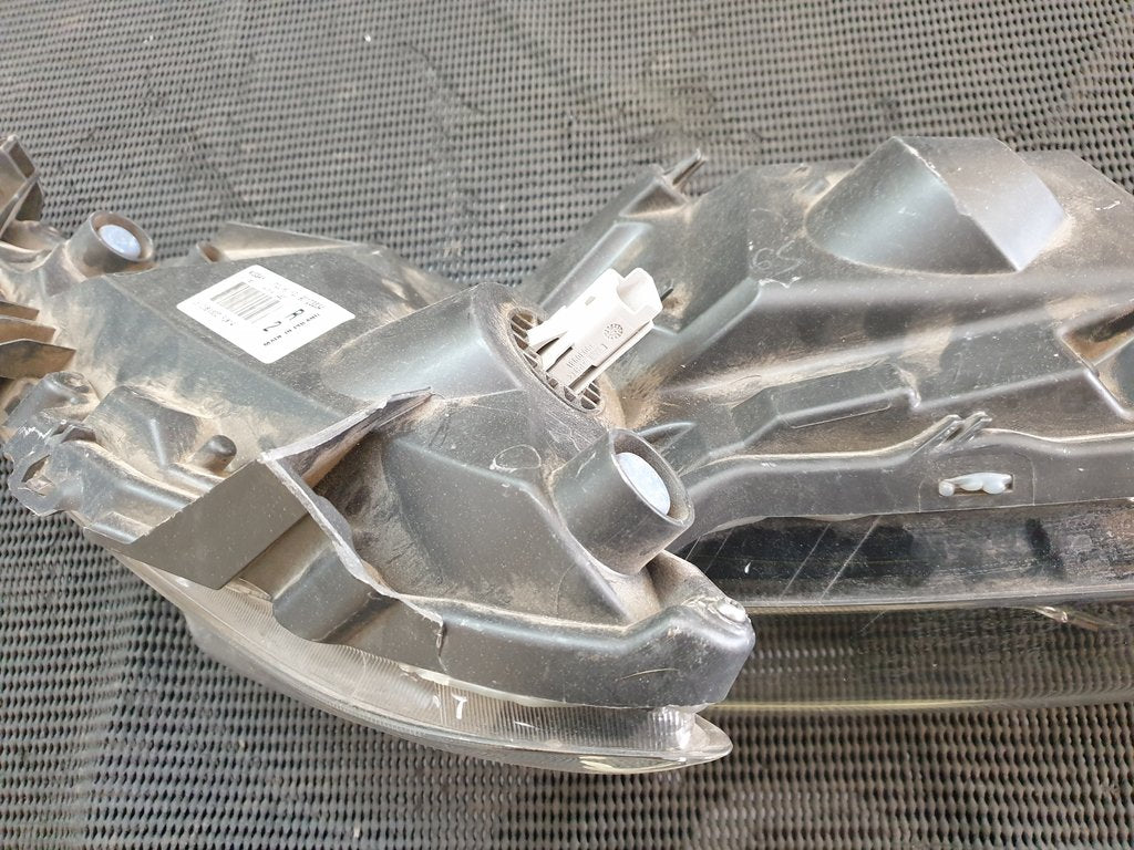 Nissan Juke Right Headlight