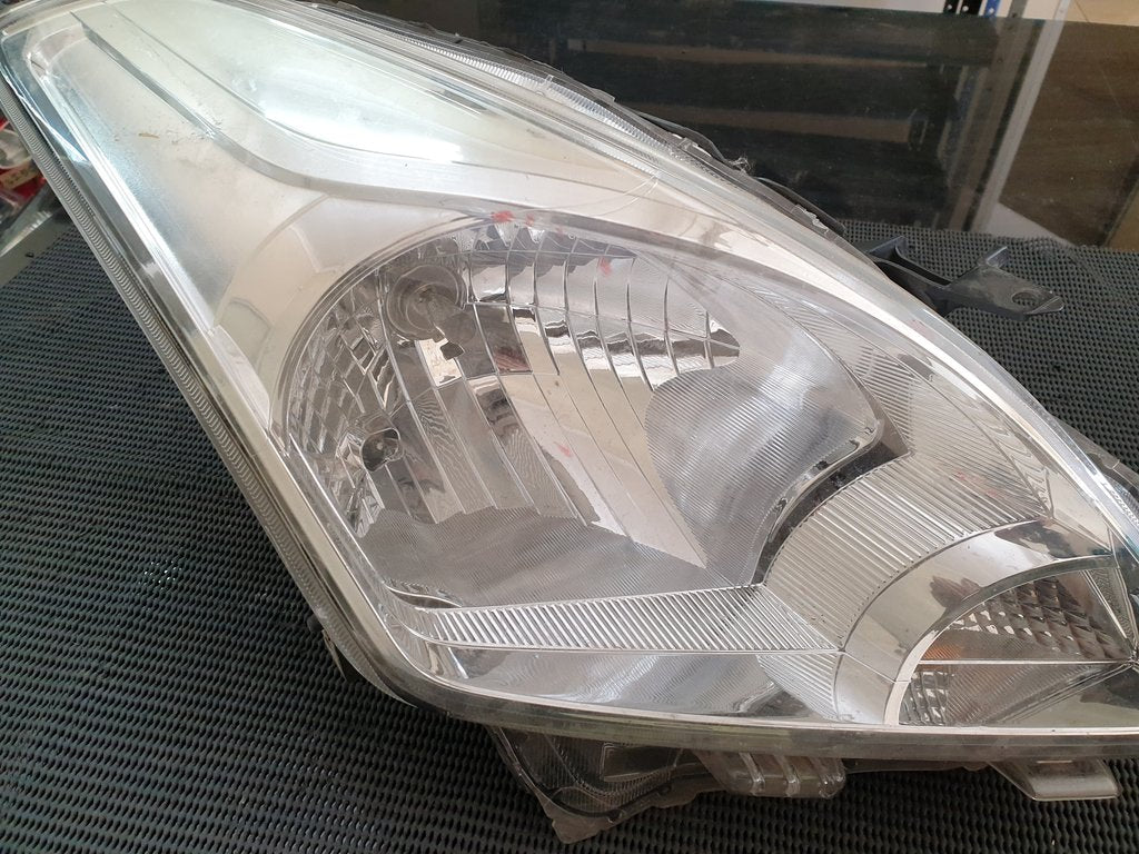 Toyota Starlet Suzuki Baleno Right Headlight