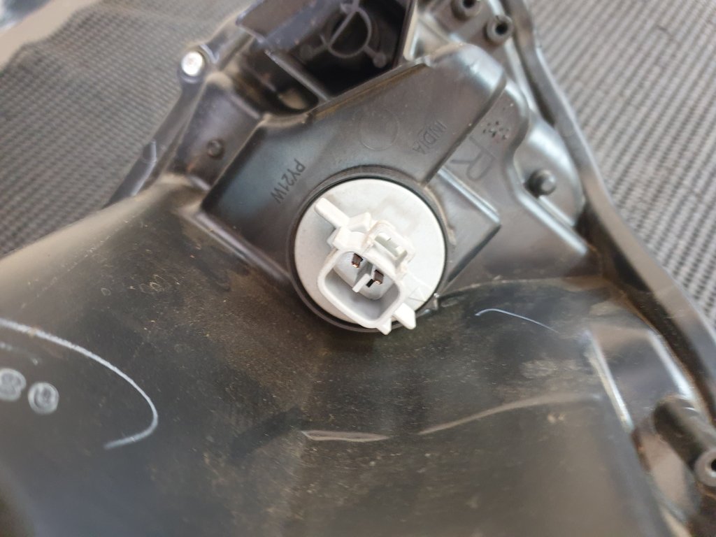 Toyota Starlet Suzuki Baleno Right Headlight