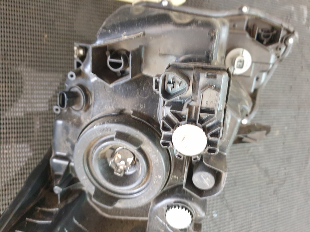 Toyota Starlet Suzuki Baleno Right Headlight