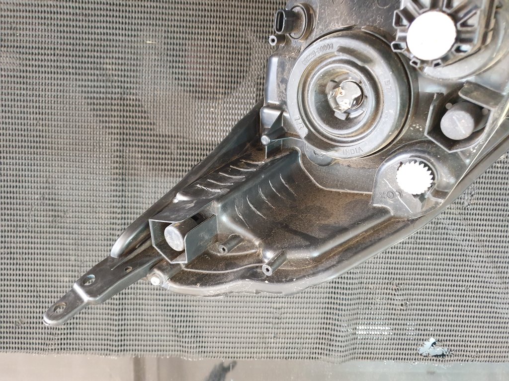 Toyota Starlet Suzuki Baleno Right Headlight