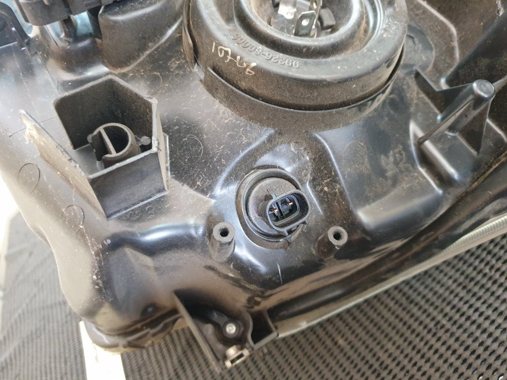 Toyota Starlet Suzuki Baleno Right Headlight