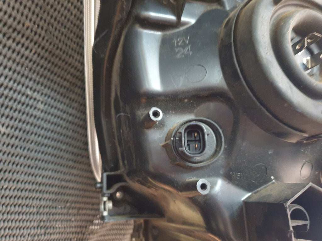 Toyota Starlet Suzuki Baleno Left Headlight