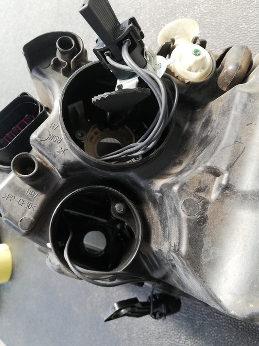 Volkswagen Polo 2016 Right Headlight