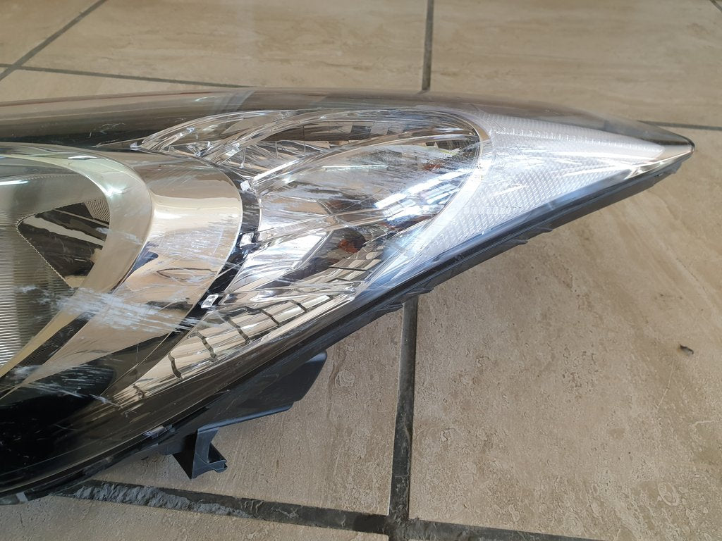 Hyundai Elantra 2011, 2012, 2013 Left Headlight