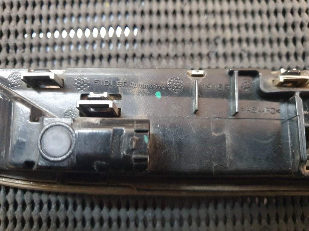 BMW 6 Series Grand F12 2012 Right Fender Turn Signal Light